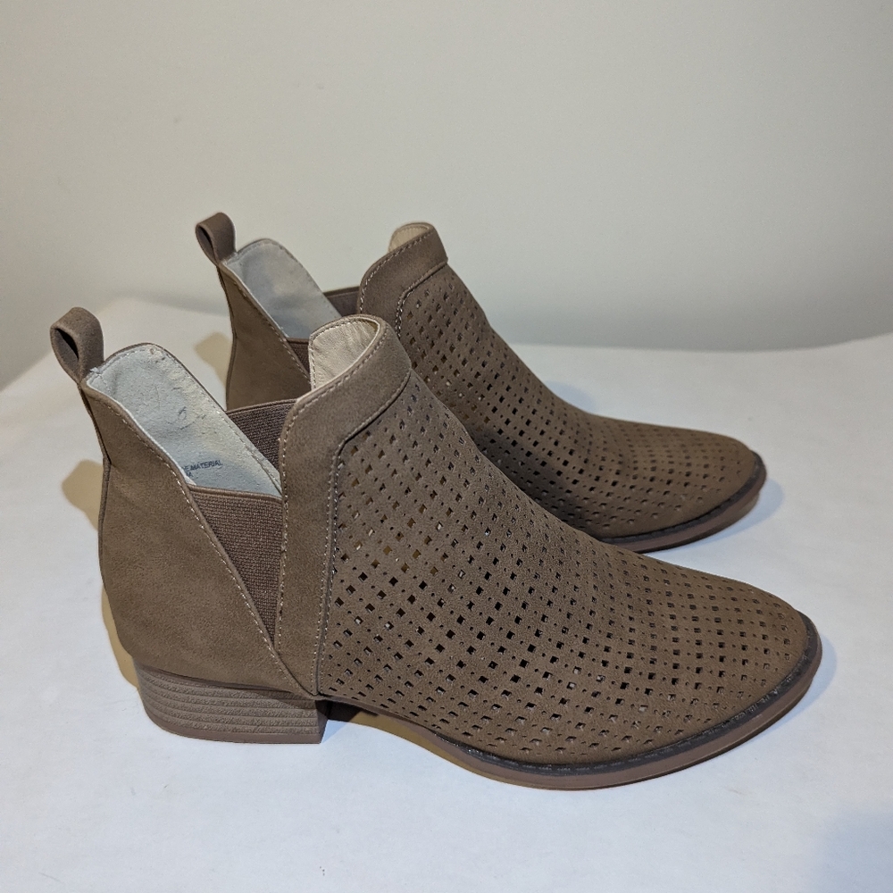 Restricted brand woman's boots shoes